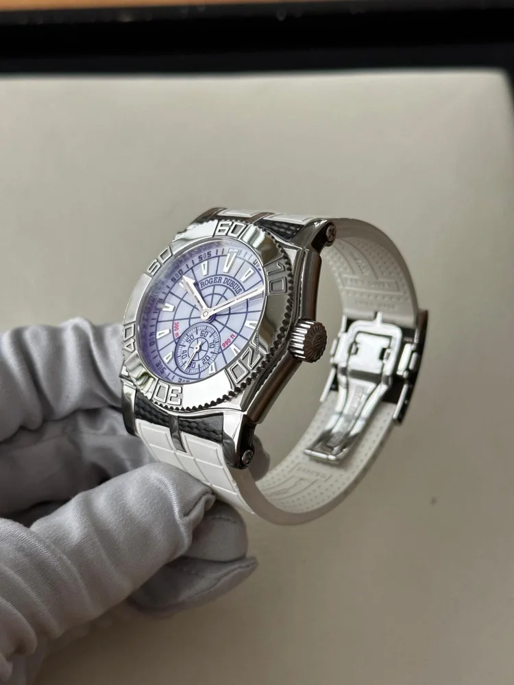 Roger Dubuis Easy Diver 43mm